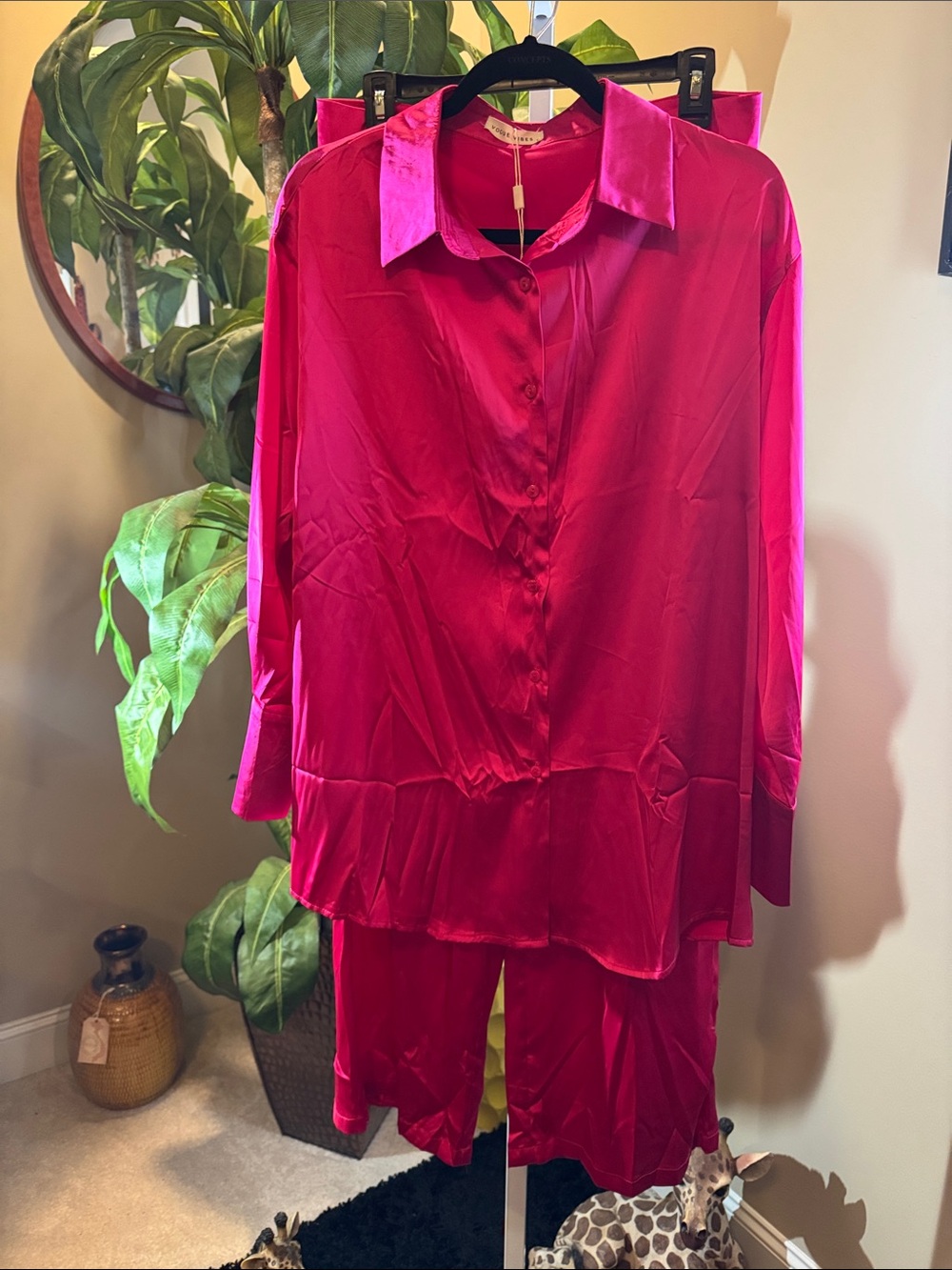 Beautiful Womenβs Satin Button-Down, Pants Suit - Hot Pink/ Fushia size (L) NWT